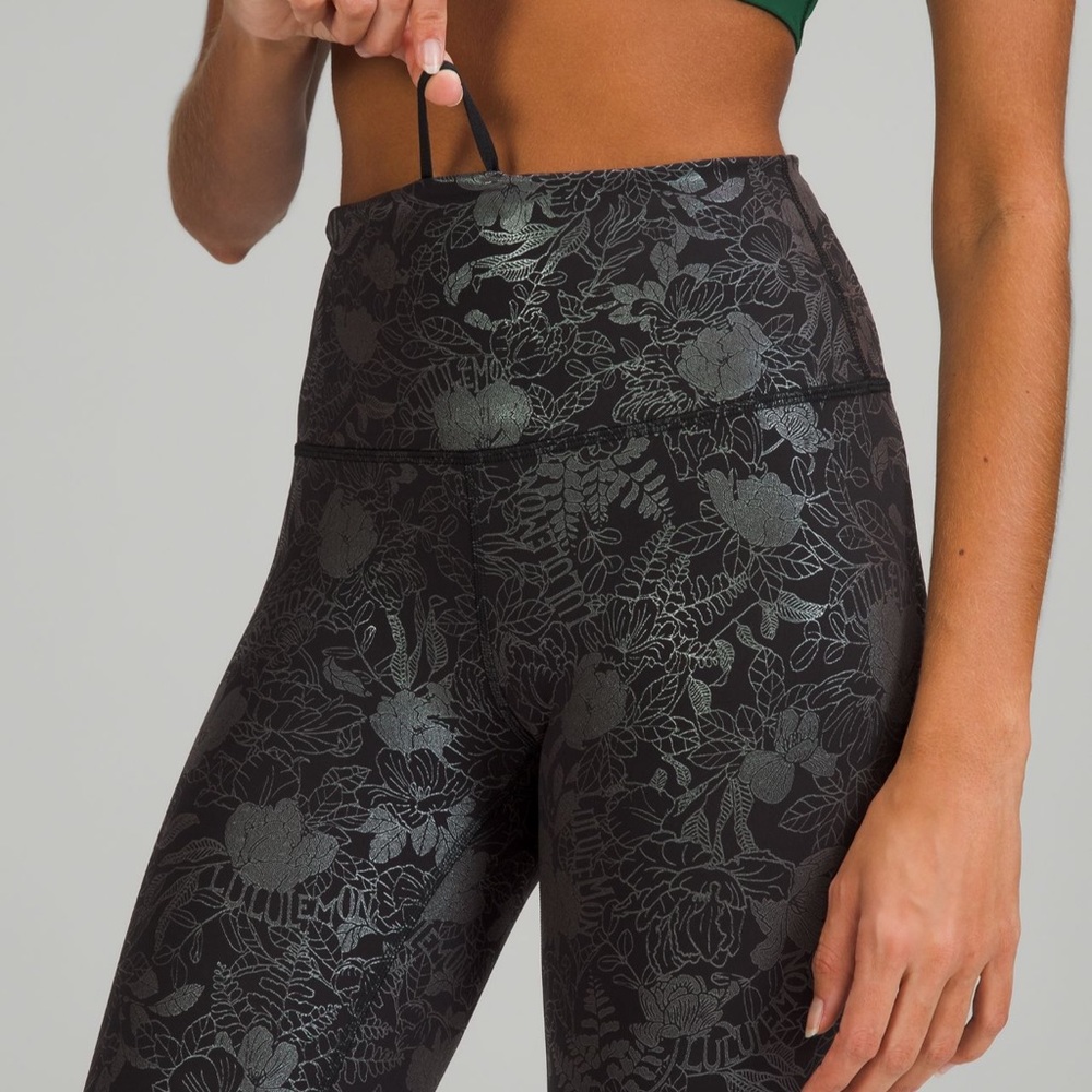 Lululemon wunder under HR leggings *foil 25” size 4